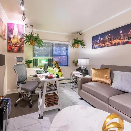 Travel Nurse Hub: Extended Stay for Professionals & Students